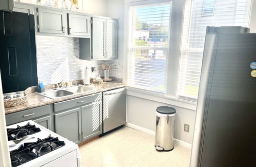 Broadmoor Casa | Centrally Located/Nice neighborhood/cozy home