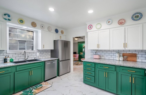 University District Casa | Centrally located near Midtown & Liberty Park- 7 ml to Beale! Stylish 4Bdroom!