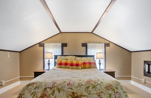 Dundee Casa | Centrally Located Quaint Country Cottage Built in the 1850's