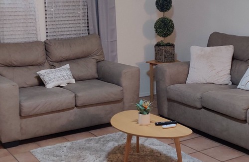 Albuquerque Casa | Centrally located, roomy house with large front & backyard near park