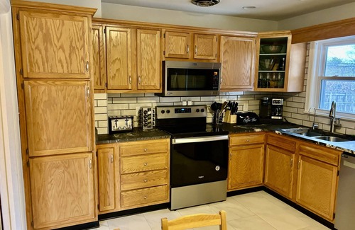 Avondale Melbourne Heights Casa | Centrally located retreat in Louisville! New hottub! Driveway and garage parking