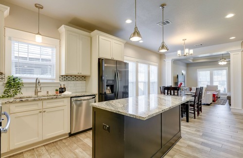 Eastside Promise Neighborhood Cabaña | Centrally Located Stunning 3BR 2BA Near Downtown