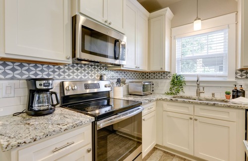 Eastside Promise Neighborhood Cabaña | Centrally Located Stunning 3BR 2BA Near Downtown