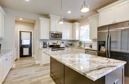 Eastside Promise Neighborhood Cabaña | Centrally Located Stunning 3BR 2BA Near Downtown
