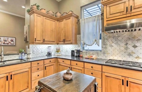 Addison Casa | Centrally Located Urban Townhome