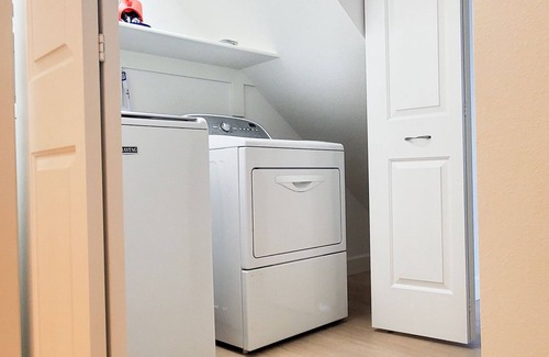Harlow Casa | Centrally Located