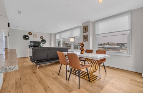 Penn Quarter Apartamento | Centrally located Furnished Apt in Penn Quarter by RedAwning