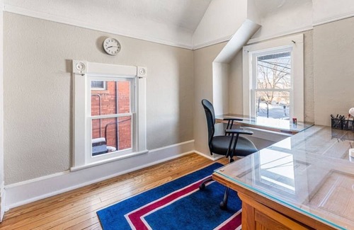 Baker Casa | Centrally located Victorian!