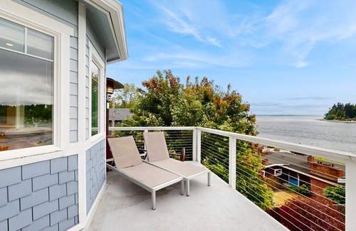 Suquamish Casa | Centrally located waterfront home with ocean view, home office, grill, fireplace
