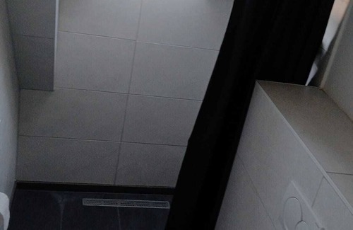 Duisburg Mitte Apartamento | CentralSuites Duisburg - Shower, Livingroom & WIFI