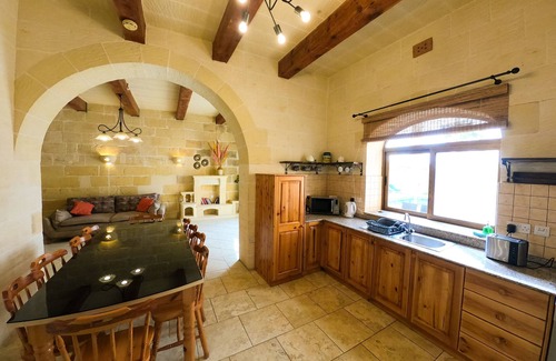 Kercem Apartamento | Centre Island Holiday Home