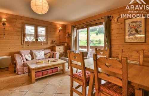 Le Grand-Bornand Apartamento | Centre village, 4 pers., 2 ch., face aux pistes, parking, balcon - FR-1-391-5