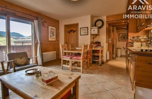 Le Grand-Bornand Apartamento | Centre village, 4 pers., 2 ch., face aux pistes, parking, balcon - FR-1-391-5