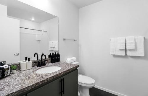 Evans Churchill Apartamento | Centric 2BR In HEART of DTPHX Free Garage Parking