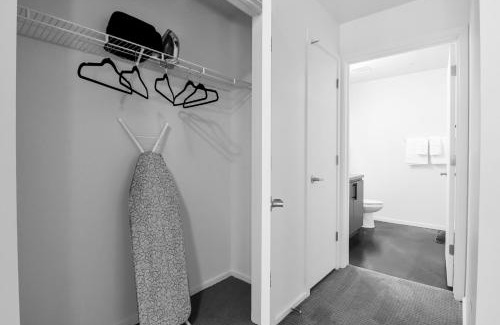 Evans Churchill Apartamento | Centric 2BR In HEART of DTPHX Free Garage Parking