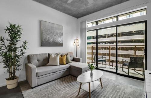 Evans Churchill Apartamento | Centric 2BR In HEART of DTPHX Free Garage Parking