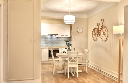 Quartier de la Porte-Saint-Denis Apartamento | Centric and spring flat!