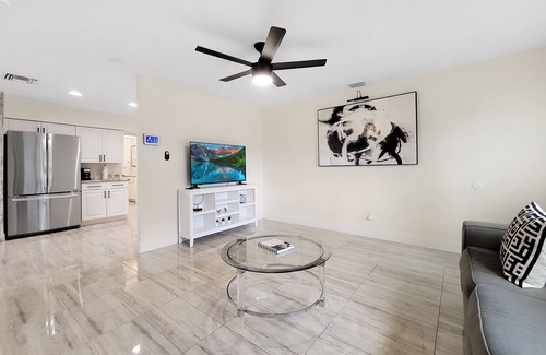 Bay Crest Park Casa | Centric Vacation Home with Detached Guest Suite