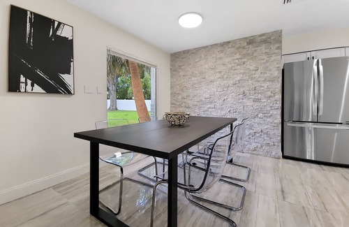 Bay Crest Park Casa | Centric Vacation Home with Detached Guest Suite