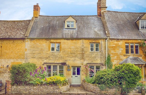 Moreton-in-Marsh Cabaña | Century House