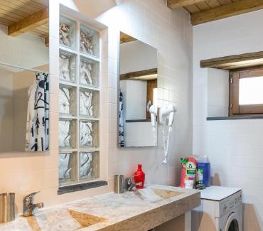 Lousa Casa | Cerdeira - Home for Creativity