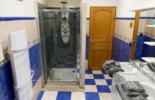 Ceret Casa | Ceret Beautiful Spacious House & Courtyard BBQ