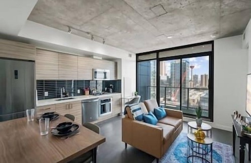Connaught Condominio | Cgy Tower Views | Mins to Saddledome | Gym | Pool