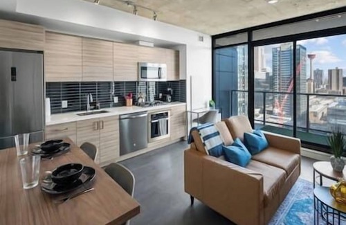 Connaught Condominio | Cgy Tower Views | Mins to Saddledome | Gym | Pool