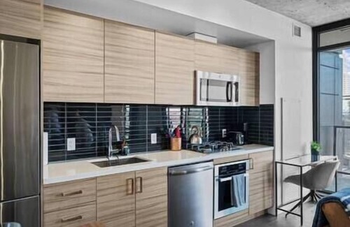 Connaught Condominio | Cgy Tower Views | Mins to Saddledome | Gym | Pool