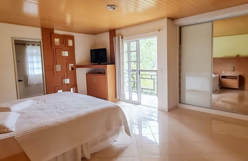 Sao Jose dos Pinhais Casa | Chácara c lazer completo - São José dos Pinhais/PR
