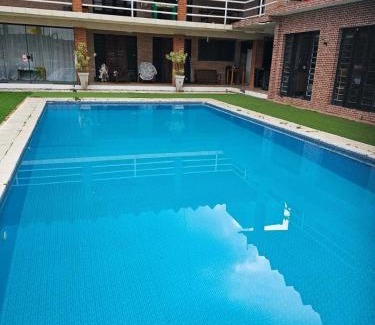 Ibiuna Casa | Chácara Ibiuna 9 Qts , Condominio, Pesqueiro, 27 pessoas