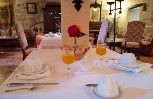Fources Cama Y Desayuno | Château de Fourcès