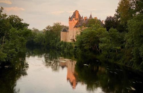 Rivarennes Cama Y Desayuno | Château de La Tour en Brenne