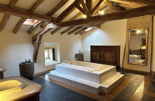 Espiens Otro | Château de Mazelières is a peaceful setting for a relaxing vacation