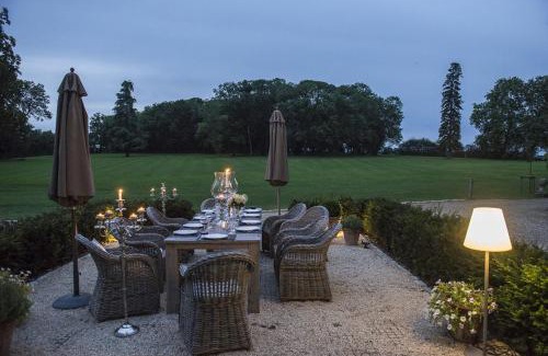Magny-Cours Cama Y Desayuno | Château de Planchevienne