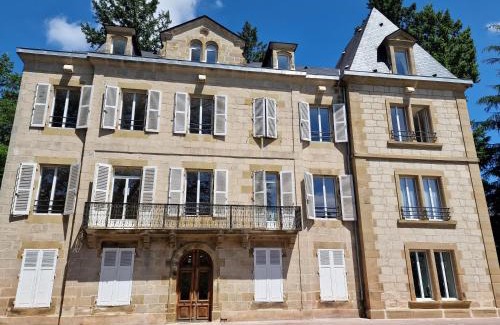Malemort-sur-Correze Apartamento | Château de Sérignac