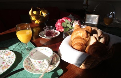 Neuille Cama Y Desayuno | Château de Salvert - Appartement & Chambre d'Hôtes