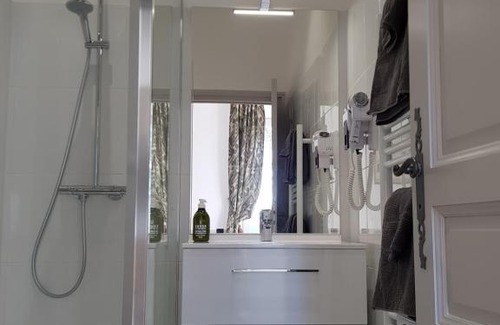 Neuille Cama Y Desayuno | Château de Salvert - Appartement & Chambre d'Hôtes