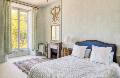 Pleurs Otro | Château en Campagne