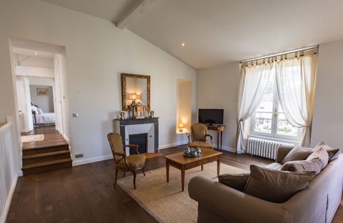 Latresne Casa | Château Gassies Gîte "Calèche"