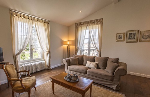 Latresne Casa | Château Gassies Gîte "Calèche"