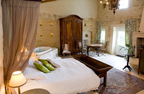 Lussac Cama Y Desayuno | Château Latour Segur Suites & Spa