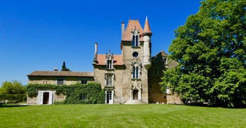 Bollene Casa | Château Rouge - petit château avec piscine - 8 chambres