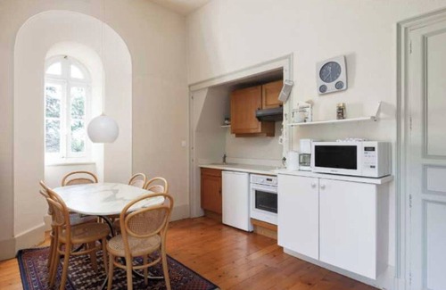 Fajolles Apartamento | Château Stay – 1BR/4P with Pool & Park Access