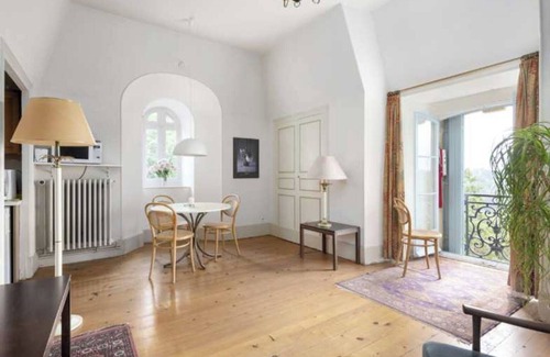 Fajolles Apartamento | Château Stay – 1BR/4P with Pool & Park Access