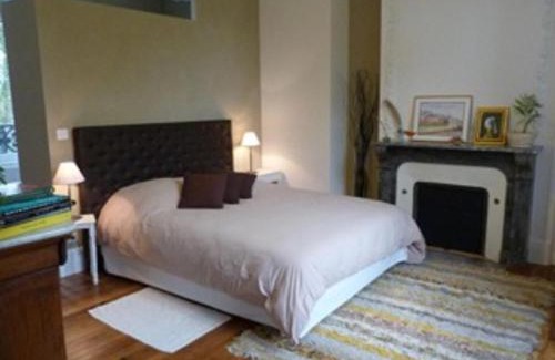 Parennes Cama Y Desayuno | Château XIXe avec parc, chambres spacieuses et petit déjeuner local, proche forêt et cité médiévale - FR-1-410-411
