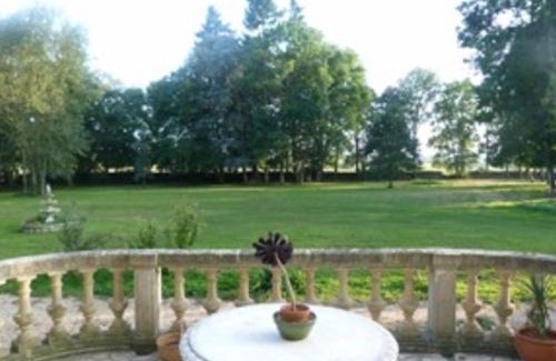 Parennes Cama Y Desayuno | Château XIXe avec parc, chambres spacieuses et petit déjeuner local, proche forêt et cité médiévale - FR-1-410-411