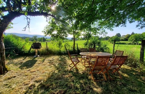 Cezia Cabaña | Charming gite "Le paradis du Jura" located in an oasis of peace and nature.