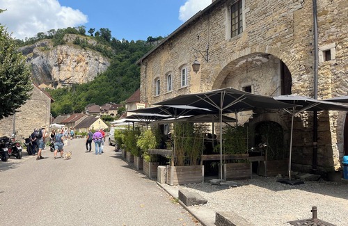 Cezia Cabaña | Charming gite "Le paradis du Jura" located in an oasis of peace and nature.