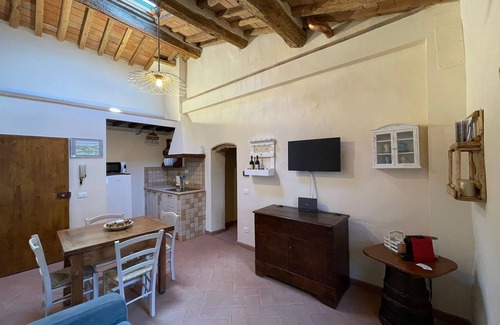 San Casciano in Val di Pesa Apartamento | Characteristic apartment in historic 1300s tower
